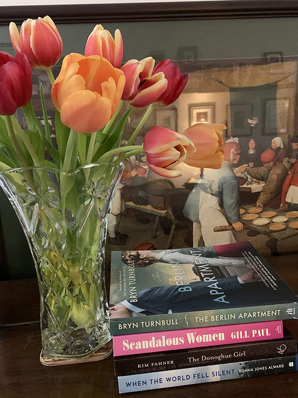 Scandalous’ Jackie Collins and Jacqueline Susann Meet in a Page-Turning New Novel